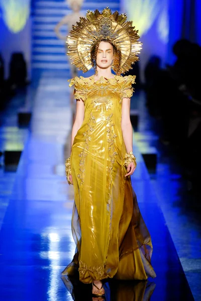 Look 32